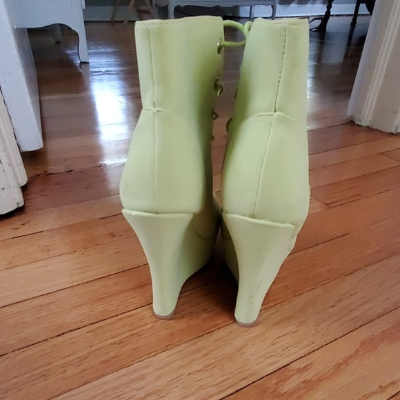 Shoes - Picture 3 of 4